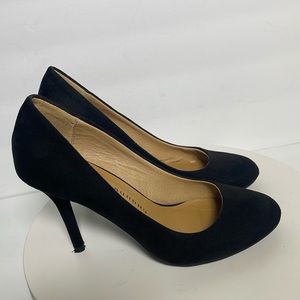 Chinese laundry black heels size 6.5 see pictures please